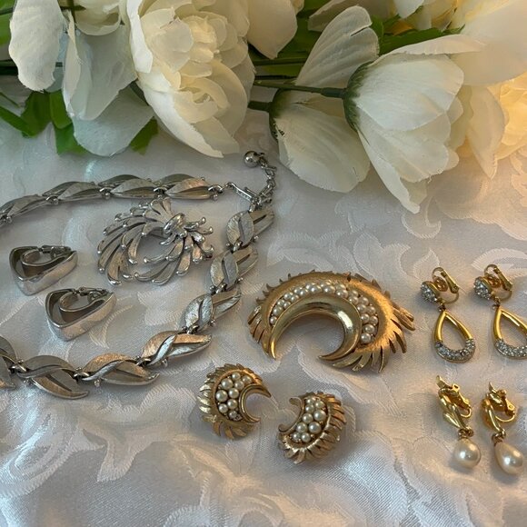 CROWN TRIFARI NECKLACE, BROOCH & EARRING COLLECTION - Picture 1 of 11